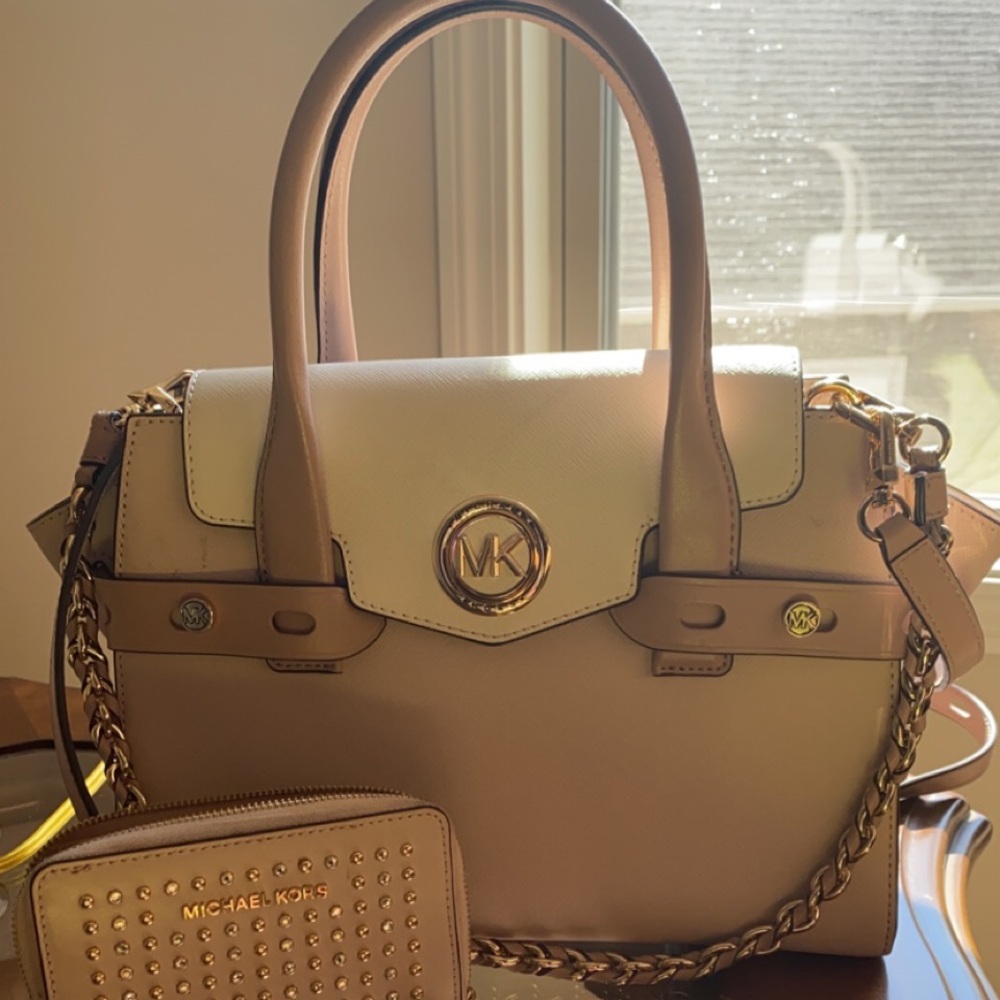 Medium size Micheal kors bag w/ matching wallet